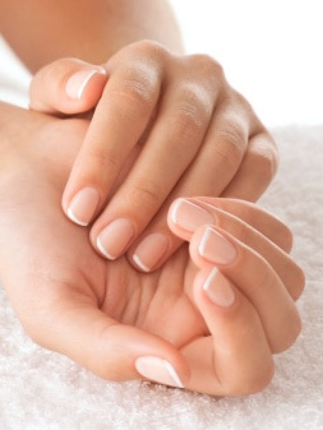 নখে নখ ঘষলে কমে চুল পড়া, সত্যি?