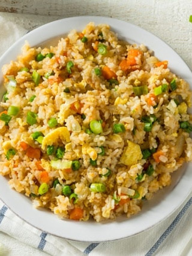 বেঁচে যাওয়া ভাত দিয়েই হবে চাইনিজ ফ্রায়েড রাইস, রইল রেসিপি