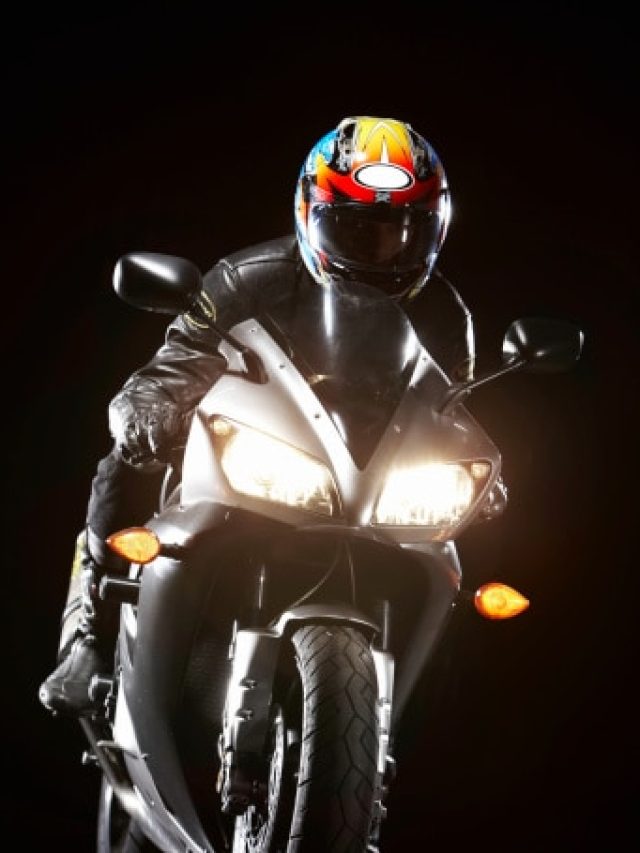 নতুন বাইকের হেডলাইট দিনের বেলাতেও জ্বলে থাকে কেন? জানুন কারণ