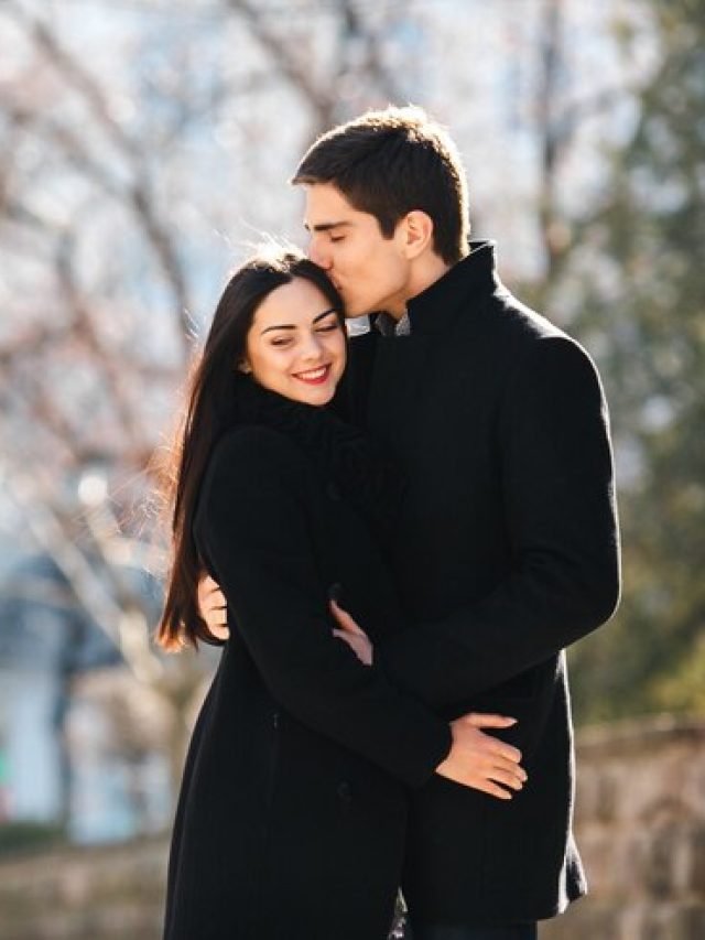 এই ৩ শব্দেই জব্দ  মেয়েরা, তীব্র আকর্ষণে কাছে আসবে