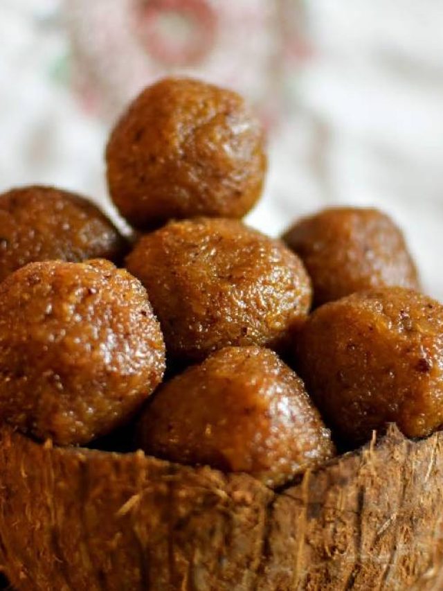 বিজয়াতে গুড়ের নাড়ু দিয়ে মিষ্টি মুখ প্রিয়জনের, রইল সহজ রেসিপি