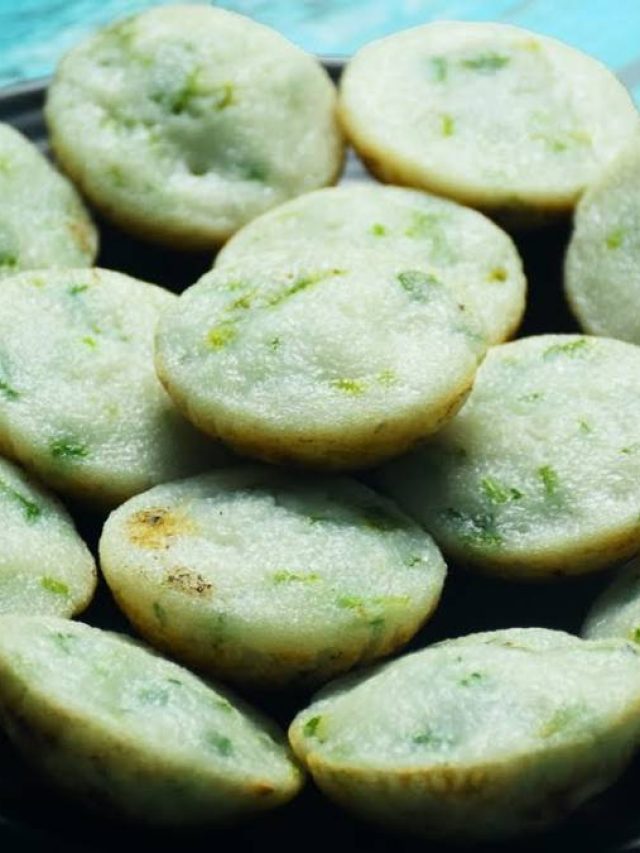 বিকেলে কিছু মুখরোচক খেতে চান? ঝটপট বানিয়ে নিন ঝাল পিঠে, দেখুন রেসিপি