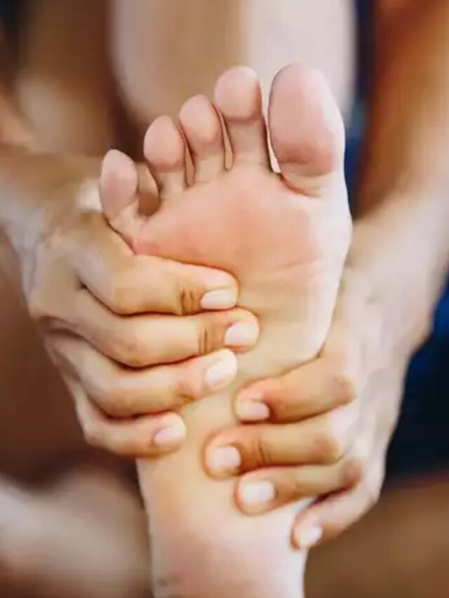 ডান না বাঁ, ঘুম থেকে উঠে কোন পা মাটিতে রাখলে ঘুরবে ভাগ্যের চাকা