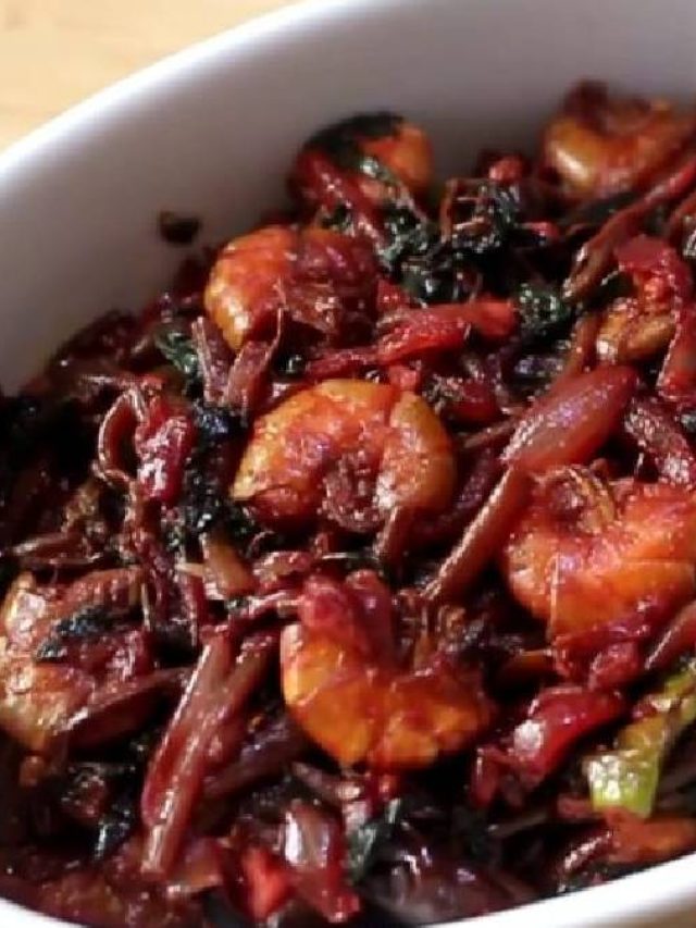 লালশাক ও চিংড়ি একসঙ্গে কড়াইতে, পাতে পরতেই উঠবে এক থালা ভাত