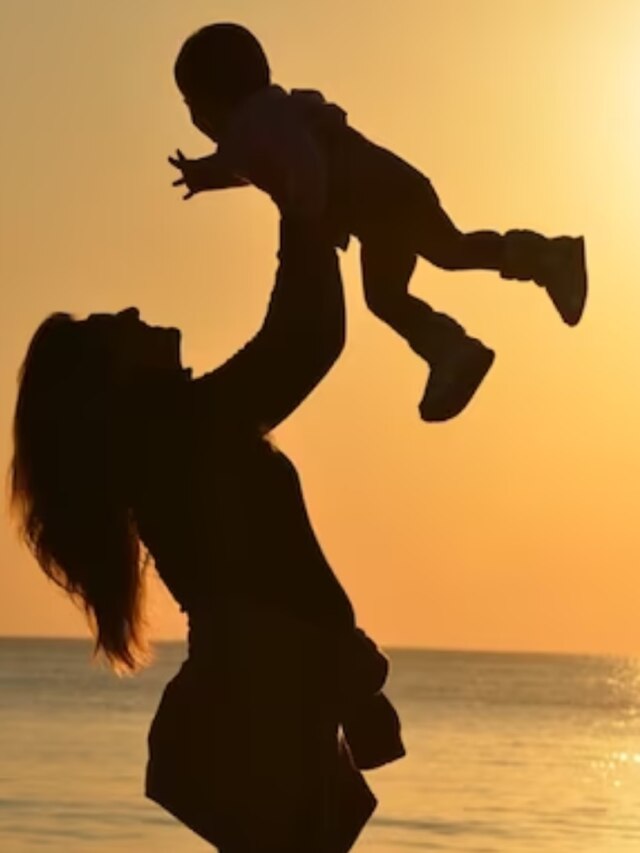 মেয়েদের মা হওয়ার আদর্শ বয়স কী? কোন বয়সের পর বাচ্চা নেওয়া ঝুঁকির