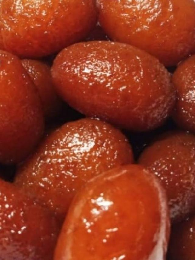 শান্তিপুরের বিখ্যাত মিষ্টি নিকুতি খেয়েছেন? দোকান থেকে না কিনে বাড়িতেই বানান