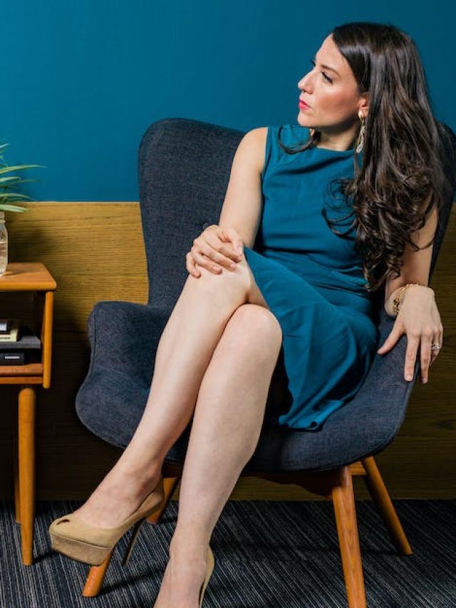 পায়ের উপর পা তুলে বসা লোকেদের স্বভাবটা এমন হয়