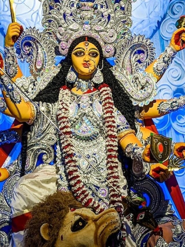 দুর্গাপুজোয় বাড়িতে এগুলি আনা দারুণ শুভ