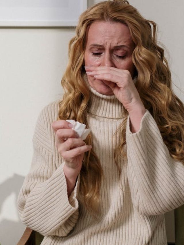 নাক দিয়ে খালি জল কাটছে? রইল সহজ টোটকা