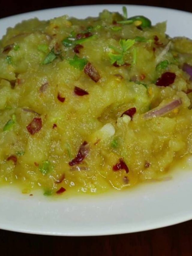 সেদ্ধ-ডালনা খেতে মোটেও ভালো লাগছে না? বানিয়ে নিন মজাদার কাঁচা পেঁপের ভর্তা