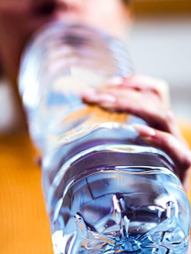 প্লাস্টিকের বোতলে জল খাওয়া কতটা মারাত্মক? দেখুন