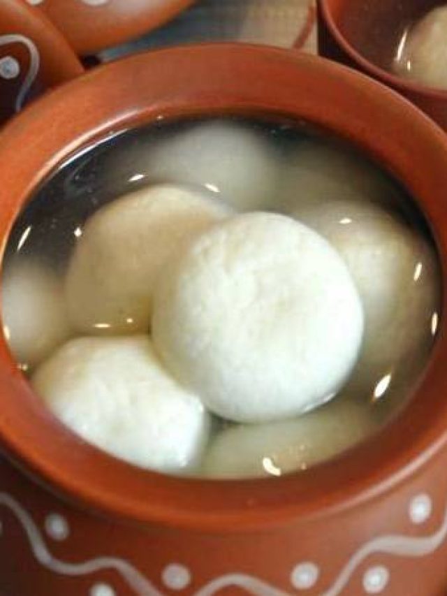 পুজোয় বাড়িতেই বানান রসগোল্লা, রইল সবচেয়ে সহজ রেসিপি