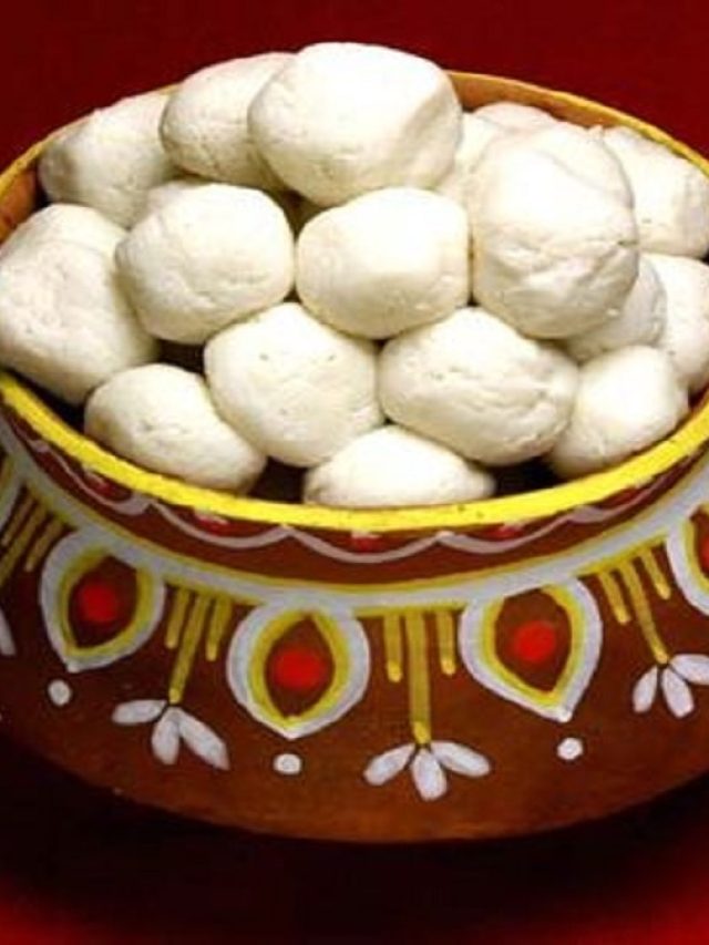 পুজোয় এভাবে ছানা ছাড়াই বানিয়ে ফেলুন রসগোল্লা, হেব্বি খেতে