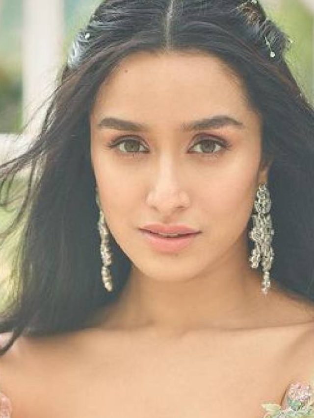 নতুন গাড়ি কিনলেন শ্রদ্ধা, লাল টুকটুকে গাড়ির দাম শুনলে চোখ কপালে উঠবে