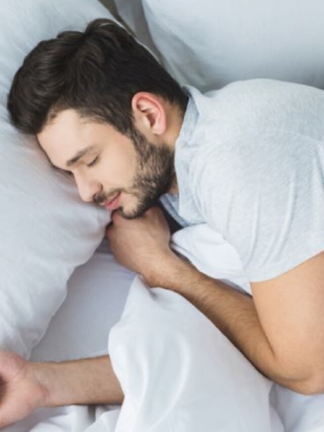 রাতে ঘুম আসে না? সেনার এই টেকনিকে ১০ সেকেন্ডেই ঘুমোবেন