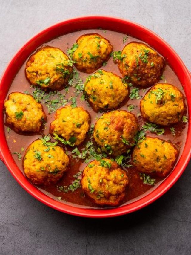 অষ্টমীর লুচির সঙ্গে মাস্ট, এটাই নিরামিষ কাশ্মীরি আলুর দমের সেরা রেসিপি