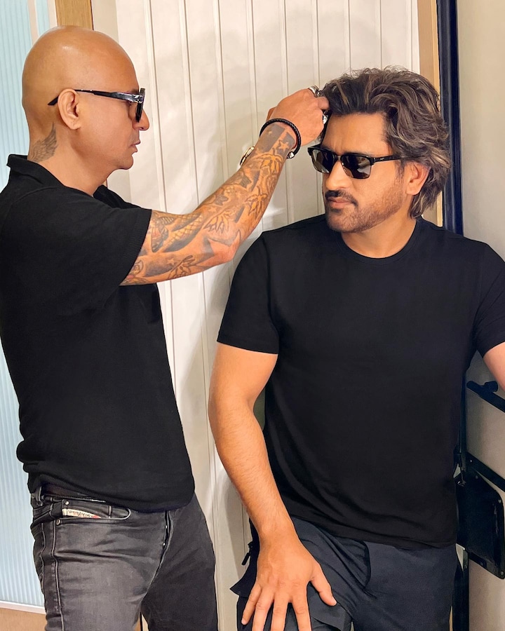 रांची के 'राजकुमार' MS धोनी का सामने आया नया लुक, लंबे बालों को थोड़ा …-Ranchi's 'Prince' MS Dhoni's new look revealed, long hair...