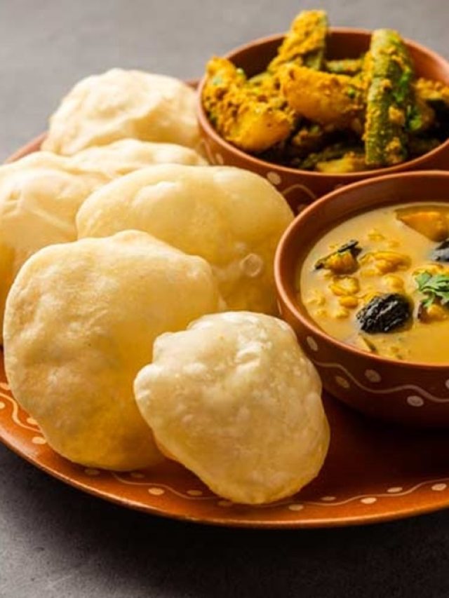 লুচি কিছুতেই ফোলে না? রইল সিক্রেট টিপস