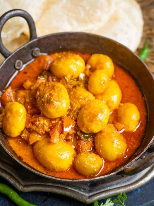 নিরামিষ আলুর দমে এই উপকরণ মিস করলেই স্বাদ আসবে না, শিখুন রেস্তোরাঁর টিপস