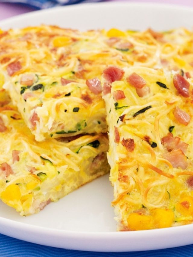 খিদে পেয়েছে? চট করে বানিয়ে ফেলুন  নুডলস অমলেট