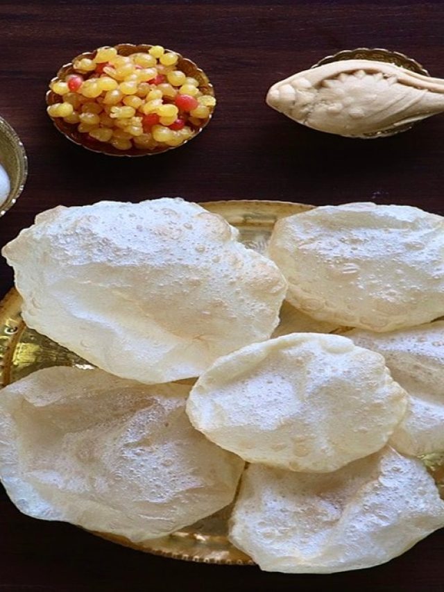 ময়দার লুচি তো অনেক খেলেন! চিড়ের লুচি খেয়ে দেখুন! হেব্বি টেস্ট