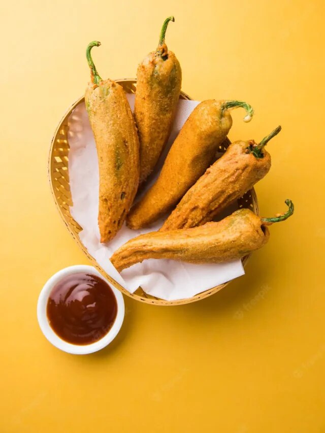 বানিয়ে ফেলুন মুচমুচে লঙ্কার পকোড়া, চায়ের সঙ্গে জমে যাবে