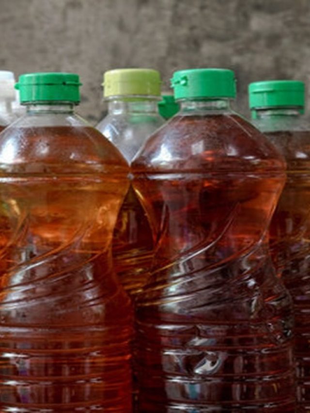 এভাবে পরিষ্কার করুন রান্নাঘরের তেল চিটচিটে বোতল