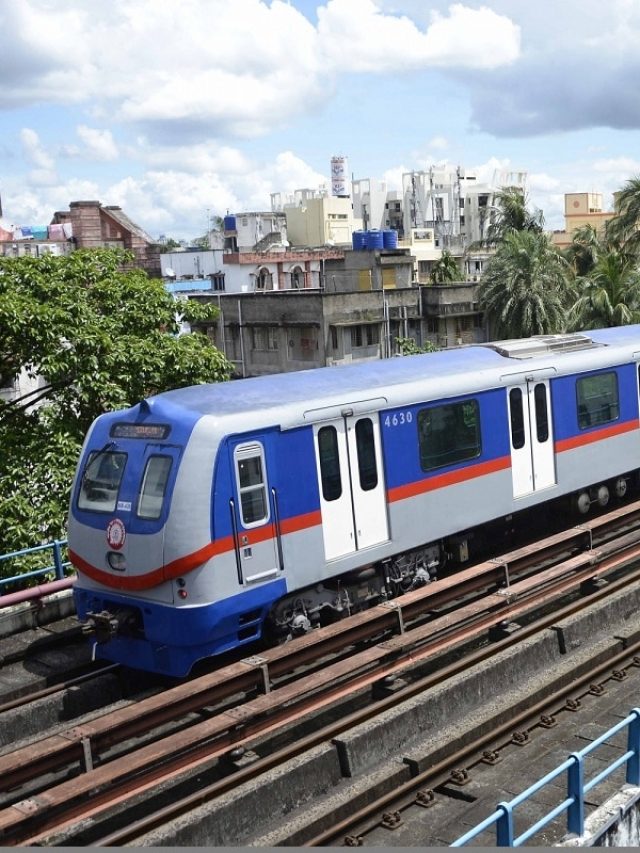 রবিবার সকালে প্রথম মেট্রো কটায় চলে?