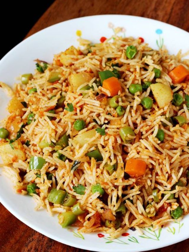 মারাঠি মশলাদার ফ্রায়েড রাইস: কম খরচে চটজলদি রেসিপি!