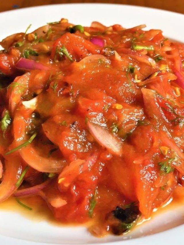 টমেটো আর বেগুন  দিয়ে বানান বাংলাদেশি স্টাইলের এই ভর্তা, সহজ রেসিপি