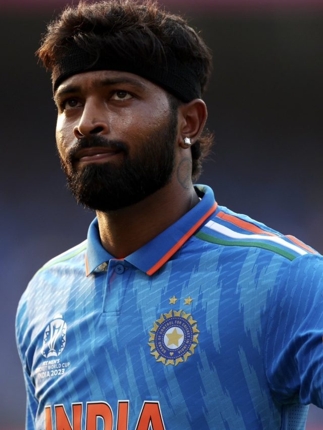 চোট পেয়ে ছিটকে গেলেও রোহিতদের সঙ্গেই থাকবেন হার্দিক