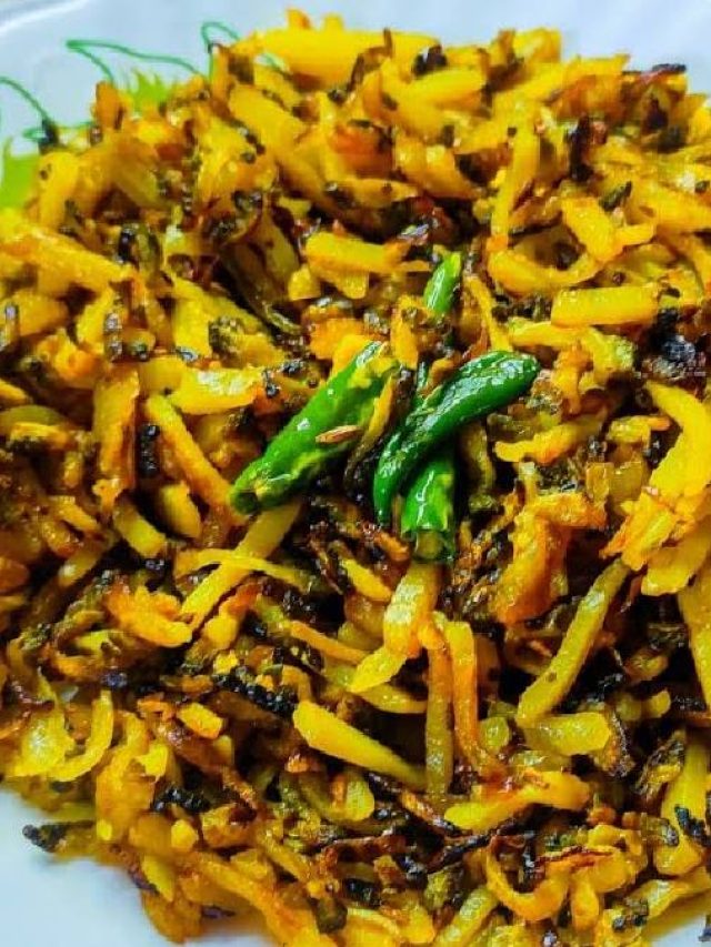 মাছের তেলে মাছ নয়, ভাজুন আলু-উচ্ছে, গরম ভাতে জমবে তেতোর চচ্চড়ি