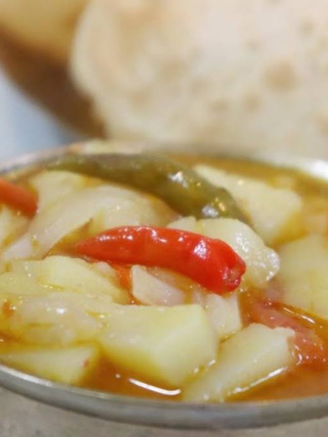 রুটি-পরোটার সঙ্গে দারুণ লাগে বাটি চচ্চড়ি, একেবারে সহজ রেসিপি