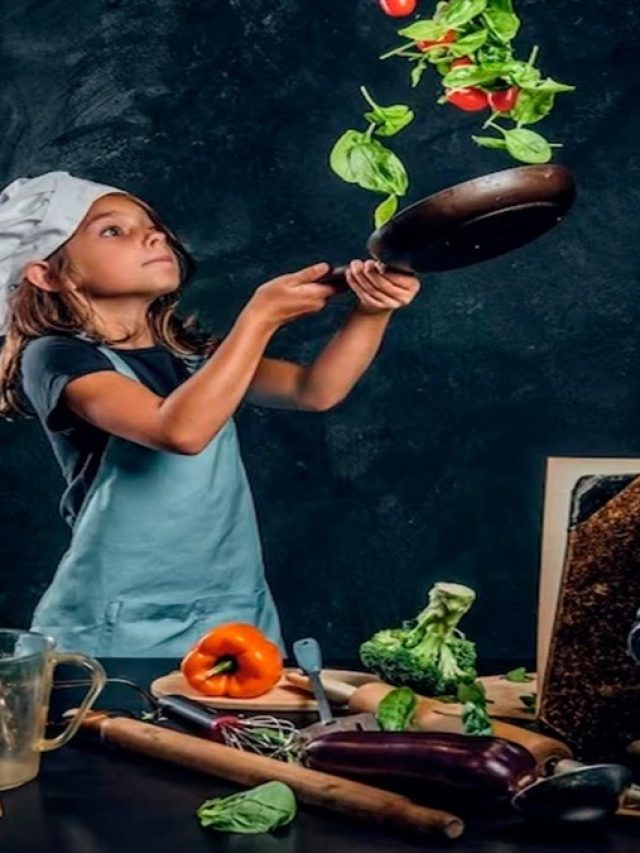 এই পাত্রে রান্না খাবার খাচ্ছেন? জানুন কতটা ক্ষতিকর