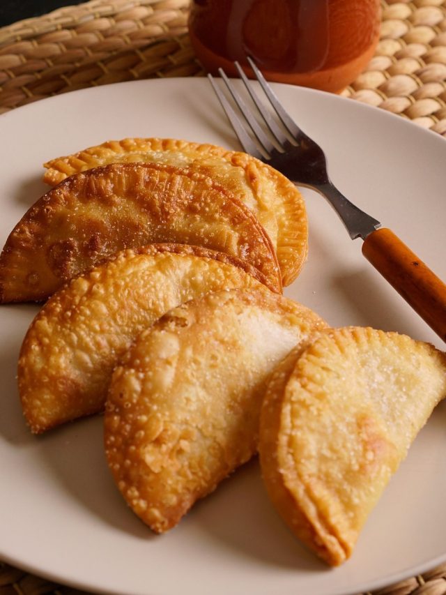 গ্যাস ওভেনে কড়াইতে দোকানের মত চিকেন প্যাটিস, রেসিপি জানেন?