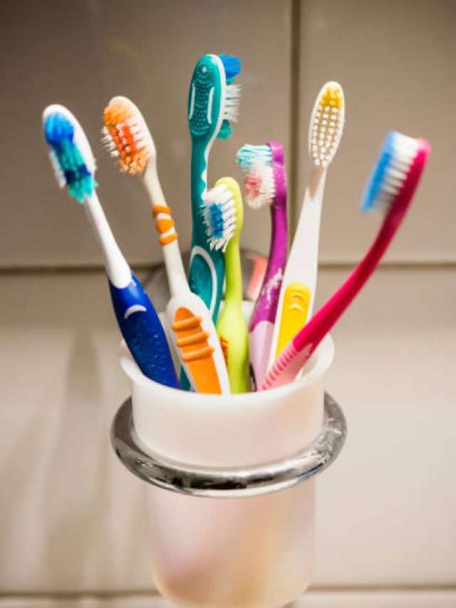 পুরনো টুথব্রাশ ফেলে দেন নাকি? এই ৫ কাজে লাগান