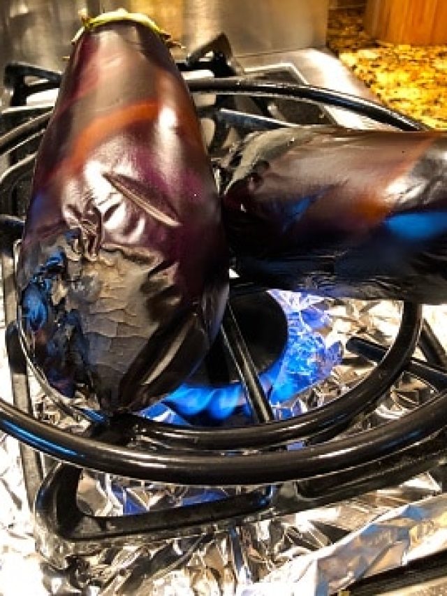 গ্যাসের আগুনে বানানো বেগুন পোড়া বা তন্দুরি, ক্ষতি না লাভ?