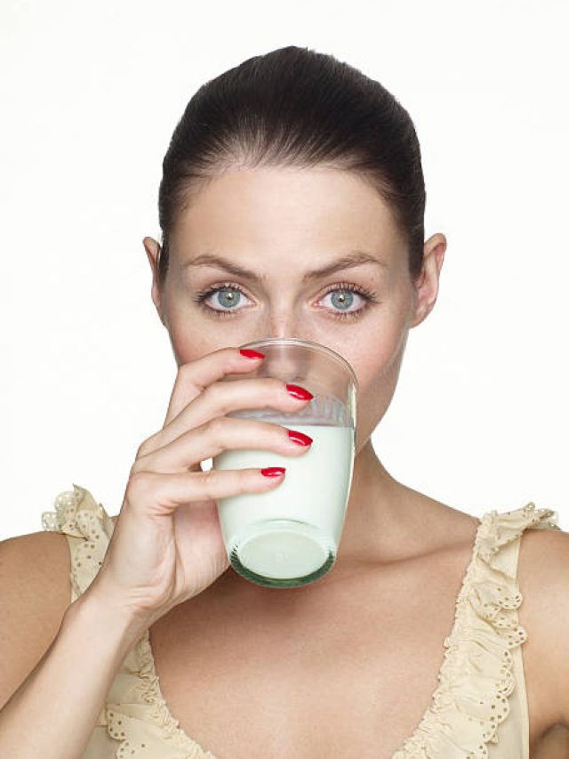 রোজ কতটা দুধ খাবেন? বেশি খেলে হতে পারে ৫ বড় ক্ষতি