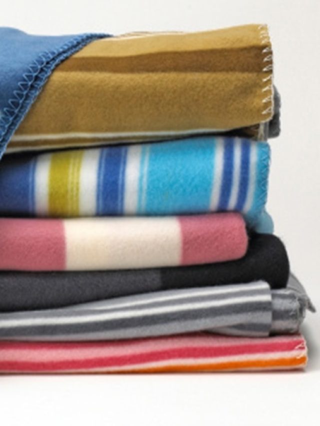 শীতে এভাবে যত্ন নিন উলের পোশাক, লেপ- কম্বলের