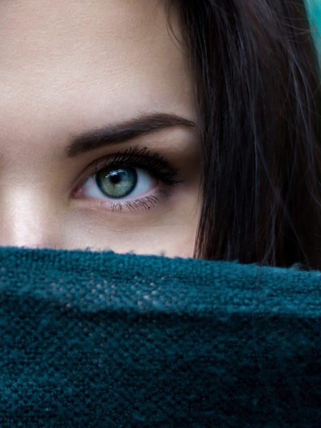 এমন ভ্রু থাকা মানুষদের থেকে সাবধান!