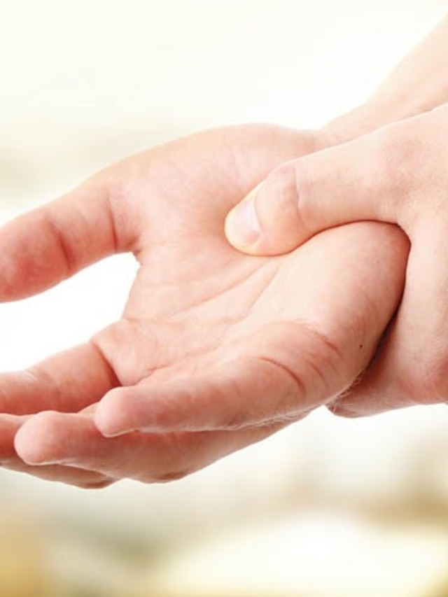 হাত কাঁপে? শিরশিরানি? ভিটামিন বি১২ সমৃদ্ধ এই ৫ খাবার খান