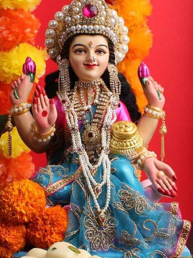 কালীপুজোয় দীপান্বিতা লক্ষ্মী পুজো করবেন তো? এইভাবে সাজান ঘর