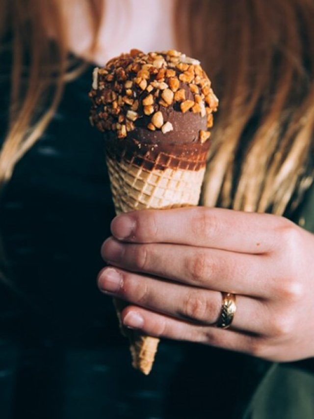 এই ৭ কারণে আইসক্রিম খেতে পারেন চোখ বুজে, কী উপকার?