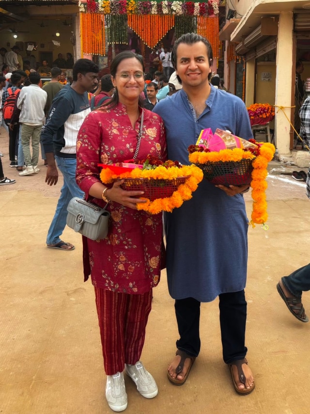 Bhavish Aggarwal, wife attend Ayodhya Deepotsav, Harsh Goenka on IND vs NED match, Tim Cook, Sundar Pichai's Diwali wishes, Vijay Shekhar Sharma keen to find stubble burning solution: India Inc on X