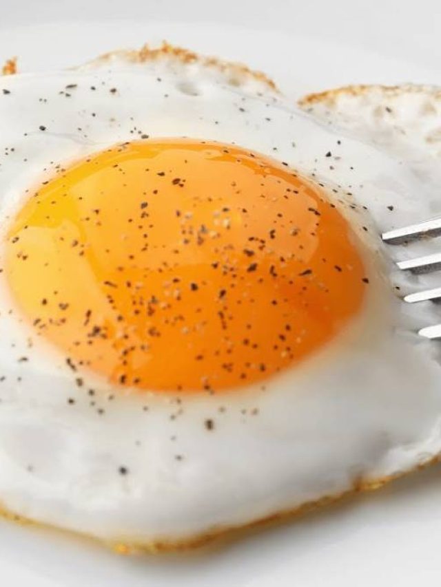 ডিমের পোচ তৈরি করতে গিয়ে কুসুম ভেঙে বিপত্তি, পারফেক্ট হবে এই পদ্ধতিতে