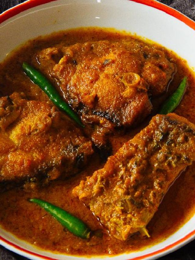 একঘেয়ে ঝোল-ঝাল নয়, বানিয়ে ফেলুন কাতলার বাটি চচ্চড়ি