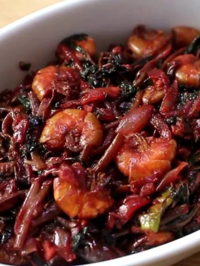 শুধু বাদাম দিয়ে নয়, চিংড়ি দিয়েও দারুণ জমবে লাল শাক ভাজা