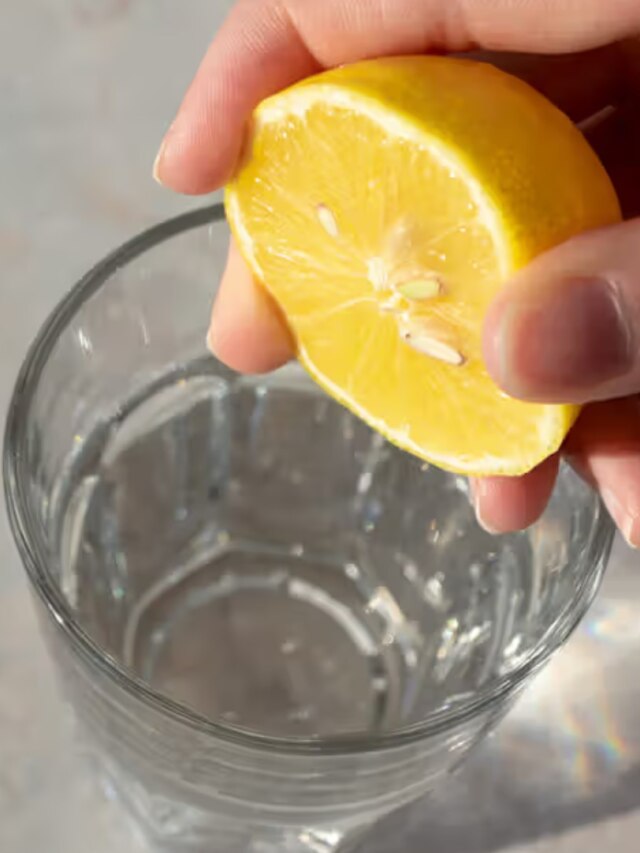 লেবু জল খেলে কি গলে ভুঁড়ির মেদ? কখন কীভাবে খাবেন