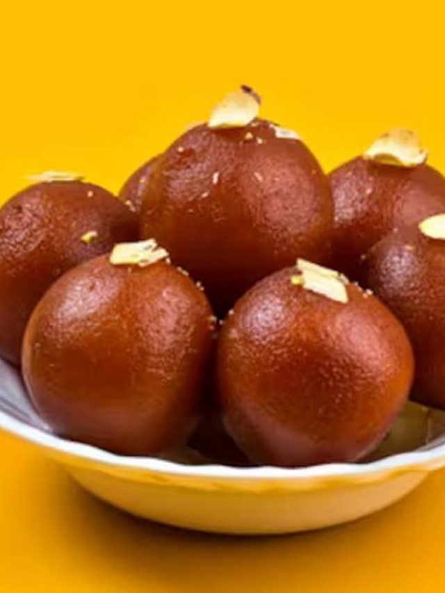 বাংলার নিজের মিষ্টি, বাড়িতেই সহজে বানিয়ে নিন ঘরোয়া লেডিকেনি