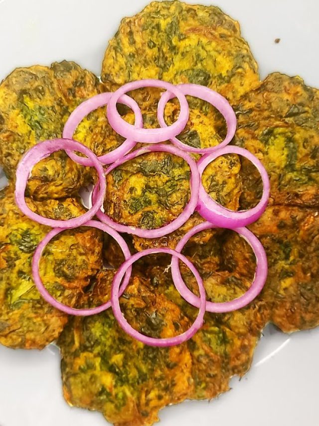 বানিয়ে ফেলুন মুচমুচে সজনে পাতার পকোড়া, চায়ের সঙ্গে জমবে